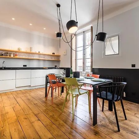Daire Spotlight Keyweek Stunning & Spacious In Heart Of Town *