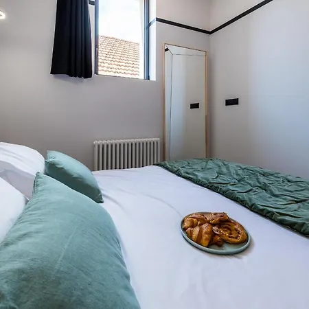 Apartman Spotlight Keyweek Stunning & Spacious In Heart Of Town *